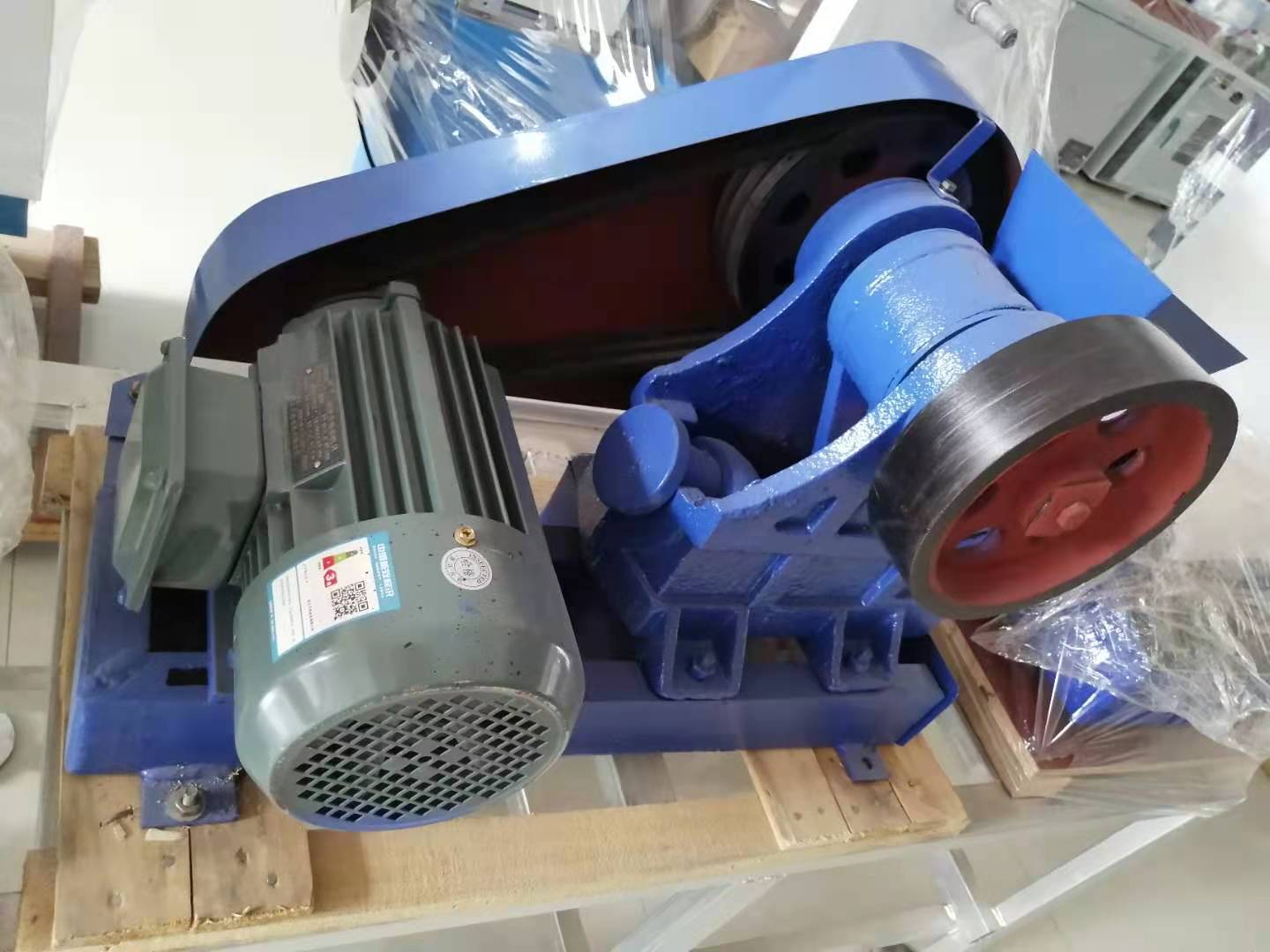 100 60鄂式破碎機(jī)7.jpg