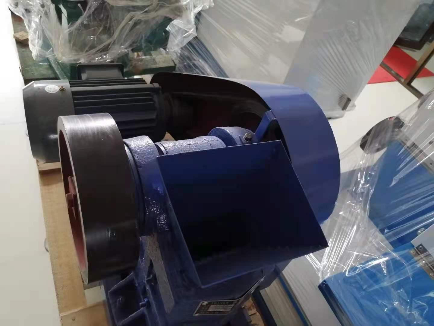 100 60鄂式破碎機(jī)3.jpg